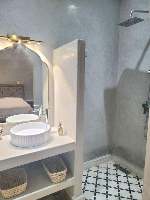 Riad Isahiac Avec Piscine En Exclusivite Marrákes Kültér fotó