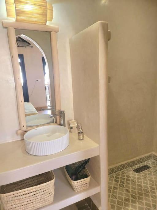 Riad Isahiac Avec Piscine En Exclusivite Marrákes Kültér fotó