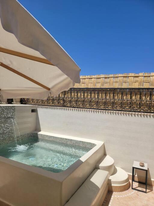 Riad Isahiac Avec Piscine En Exclusivite Marrákes Kültér fotó