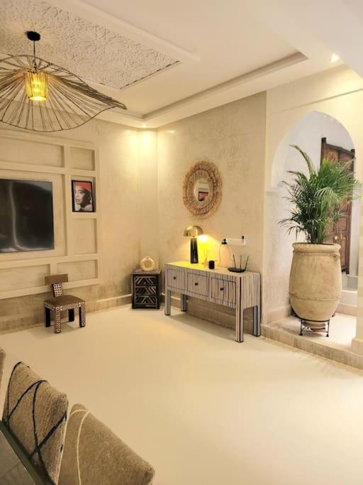 Riad Isahiac Avec Piscine En Exclusivite Marrákes Kültér fotó