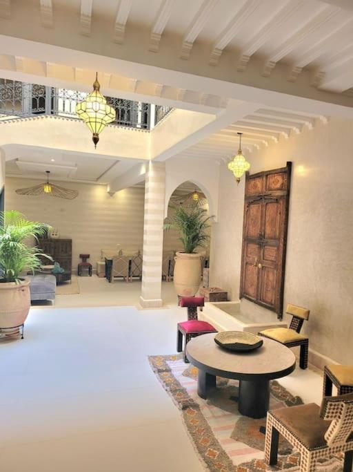 Riad Isahiac Avec Piscine En Exclusivite Marrákes Kültér fotó